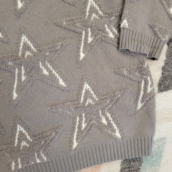 Chloe Grey White Star Print Crew Neck Sweater Size Small - Picture 4 of 9